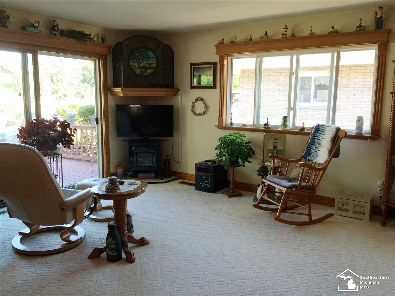 29355 South Gibraltar Road Gibraltar, MI 48173 - Photo 7 of 19