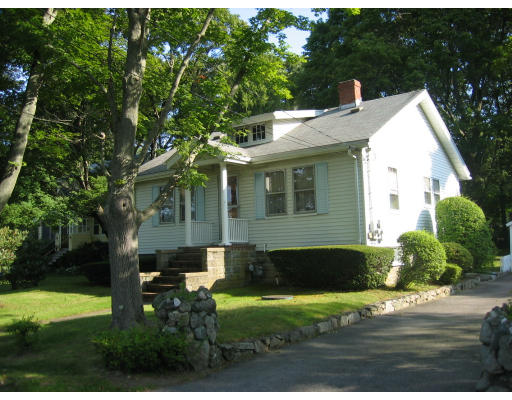 7 Meadow Road Hingham, MA 02043 - Photo 2 of 8 Gallery Image 2
