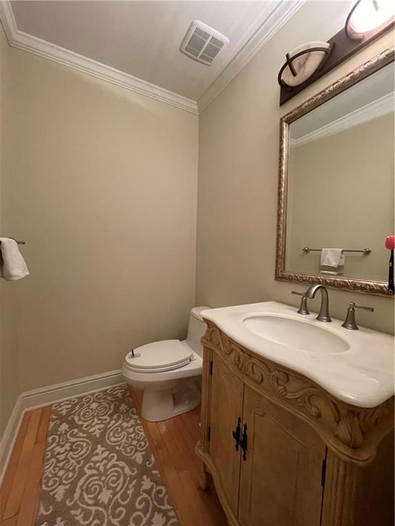 518 Farndale Road Pittsburgh, PA 15215 - Photo 19 of 38 main level powder room.