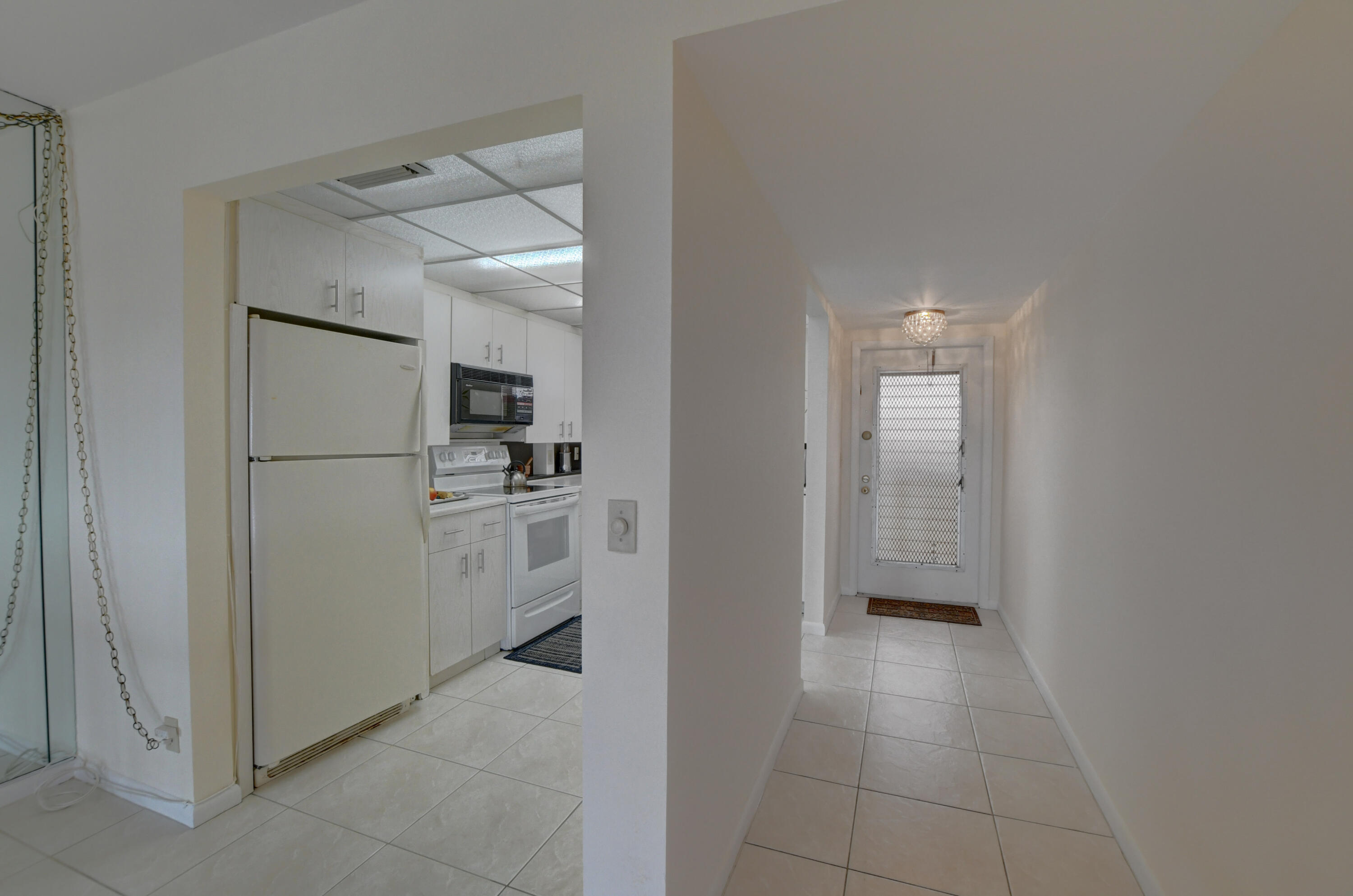 4006 Newcastle A Boca Raton, FL 33434 - Photo 6 of 30 EBF_2841_2_3_4_5