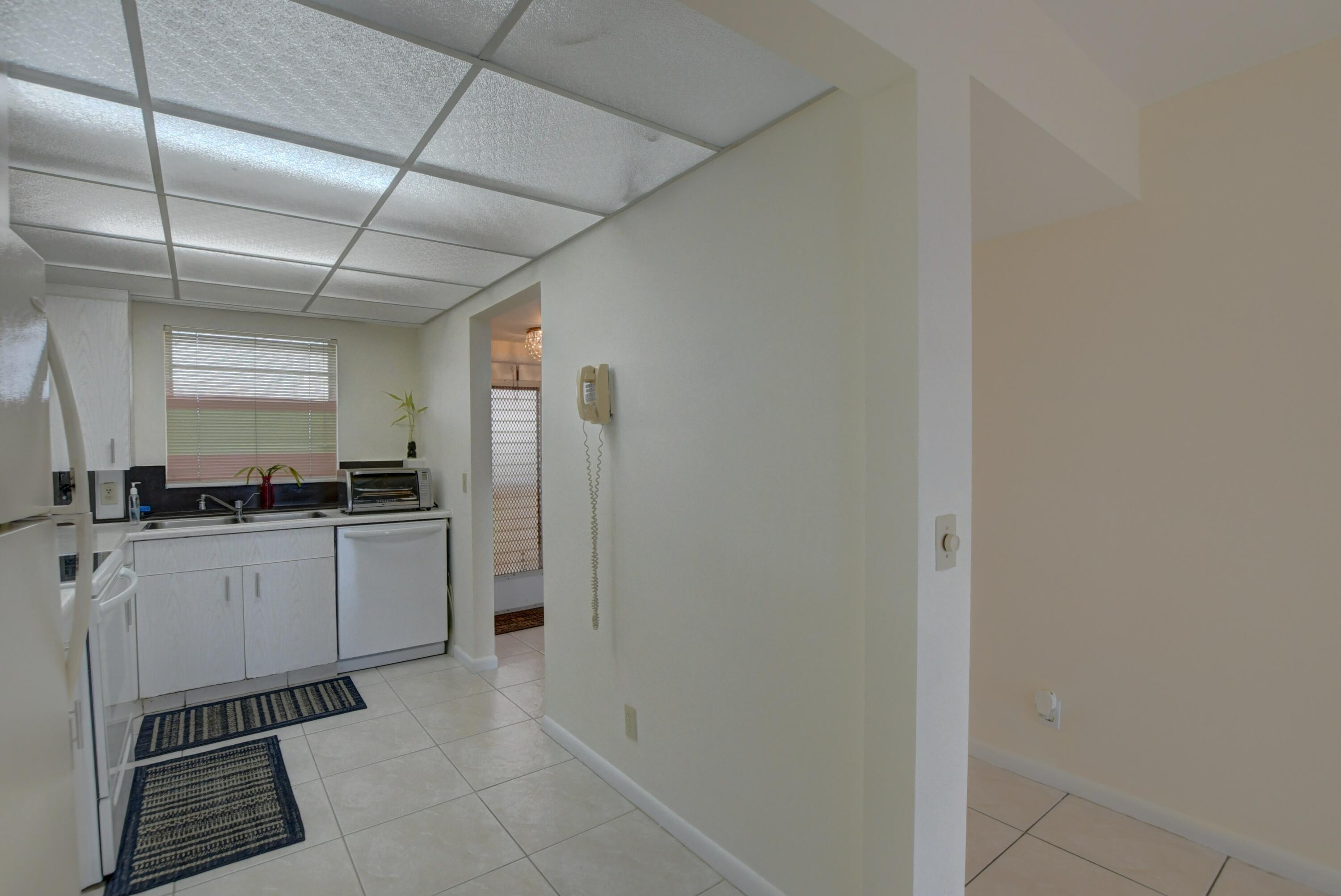 4006 Newcastle A Boca Raton, FL 33434 - Photo 7 of 30 EBF_2846_47_48_49_50