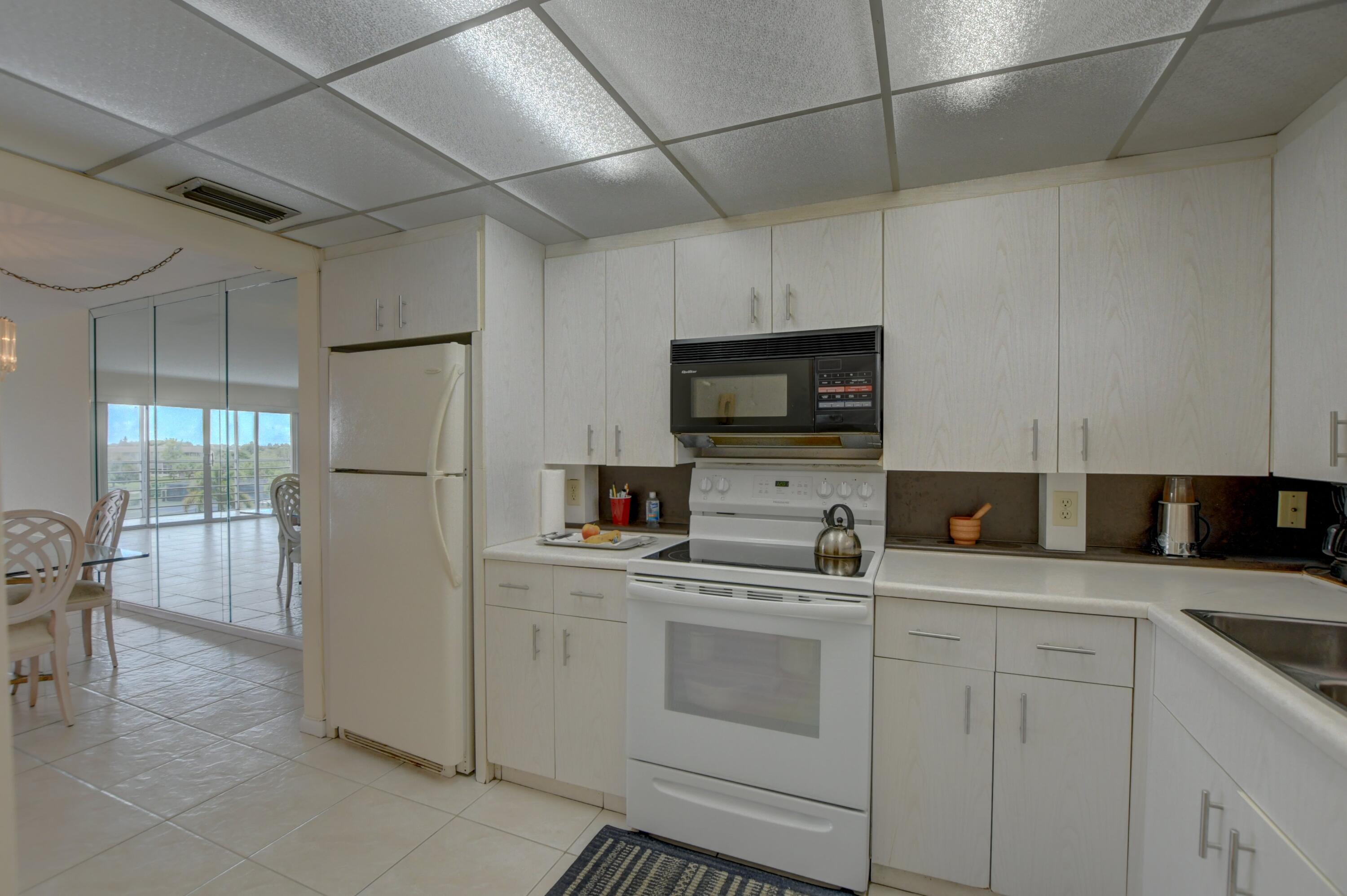 4006 Newcastle A Boca Raton, FL 33434 - Photo 8 of 30 EBF_2856_57_58_59_60