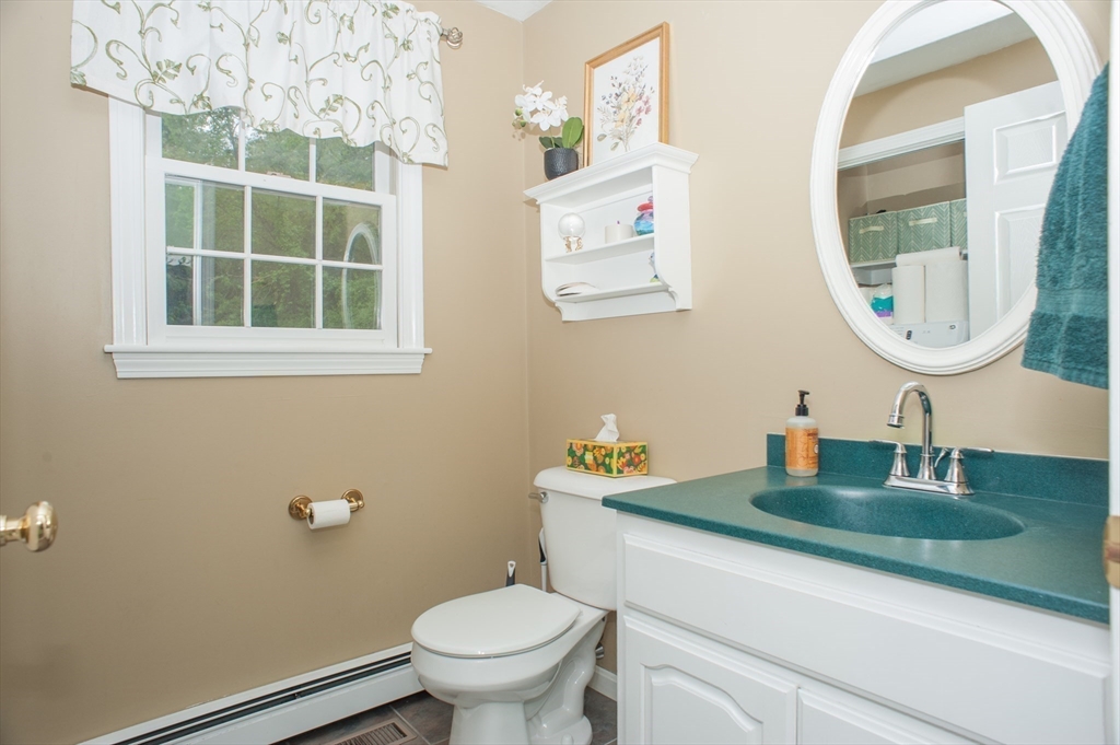13 King Philip Path Mendon, MA 01756 - Photo 20 of 38