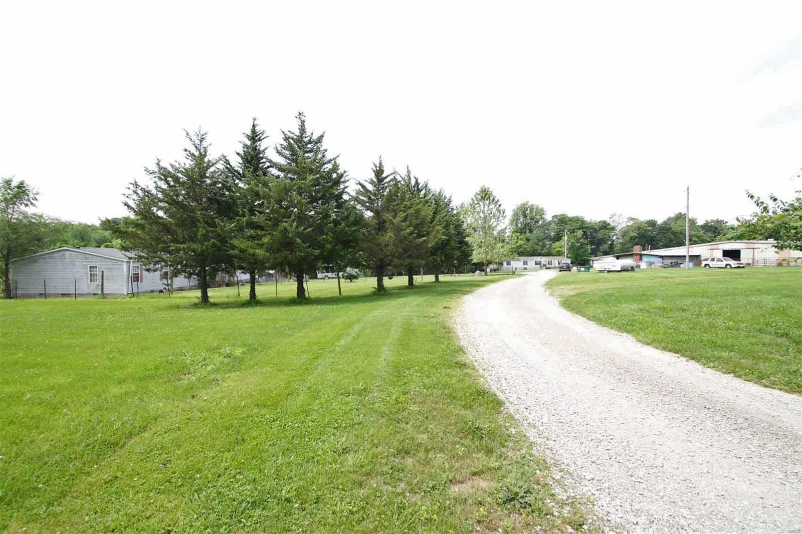 9000 Old St Louis Road Belleville, IL 62223 - Photo 3 of 43 Gallery Image 3