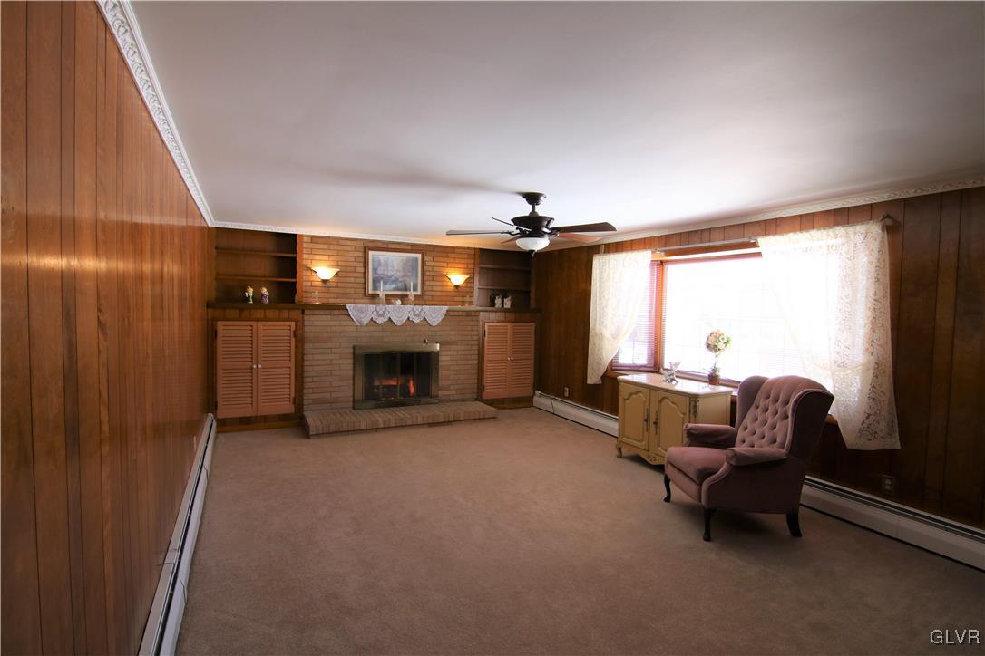 3240 South Ruch Street Whitehall, PA 18052 - Photo 17 of 38 Family room