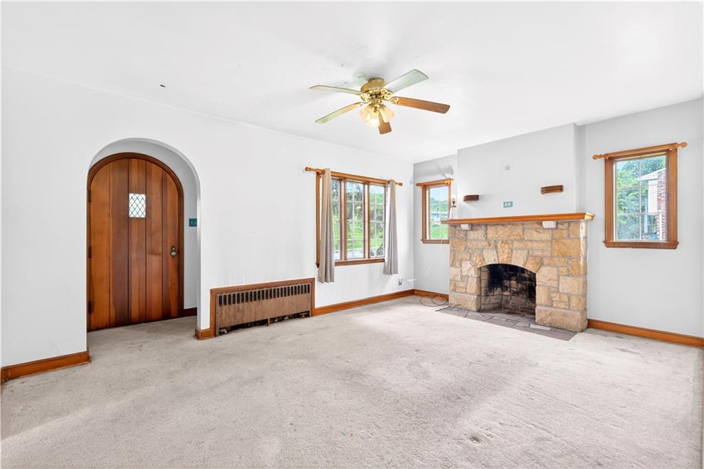 900 Washington Road Washington, PA 15301 - Photo 16 of 50 Large living room...