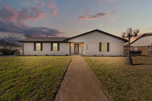 $283,000 | 908 Stonelake Drive, Cleburne, TX 76033