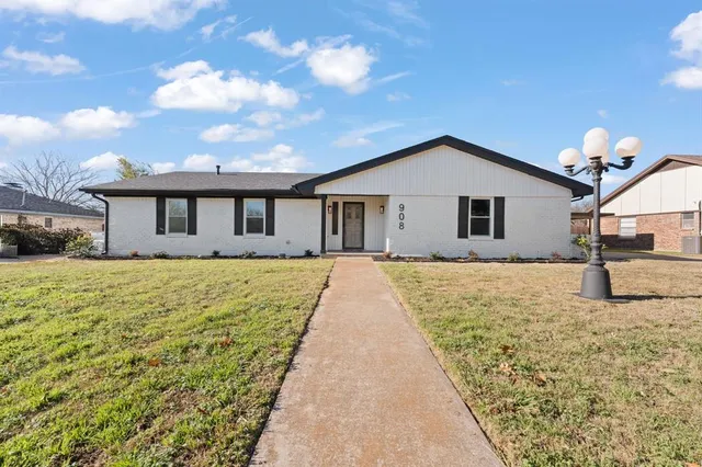 $283,000 | 908 Stonelake Drive, Cleburne, TX 76033