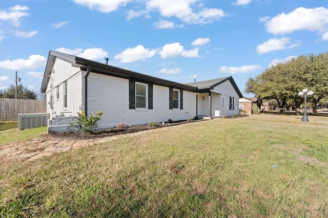 $283,000 | 908 Stonelake Drive, Cleburne, TX 76033