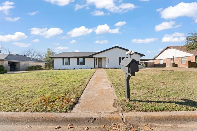 $283,000 | 908 Stonelake Drive, Cleburne, TX 76033