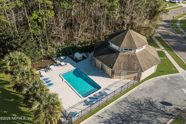 a view of a yard with plants