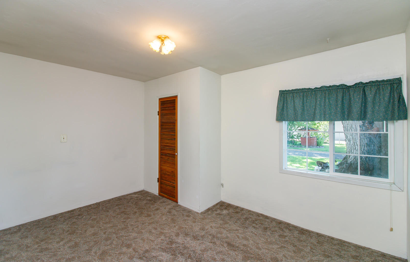 5161 Gebhard Road Central Point, OR 97502 - Photo 12 of 27 12