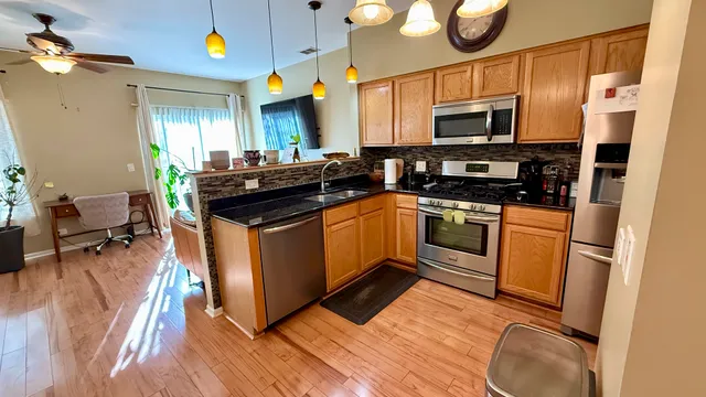 $1,900 | 3359 Blue Ridge Drive, Carpentersville, IL 60110