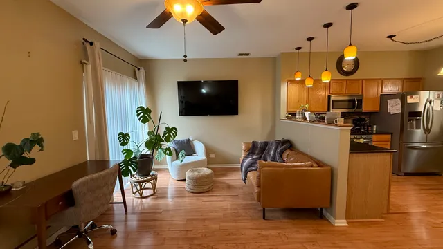 $1,900 | 3359 Blue Ridge Drive, Carpentersville, IL 60110