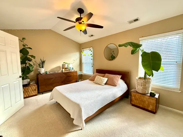 $1,900 | 3359 Blue Ridge Drive, Carpentersville, IL 60110