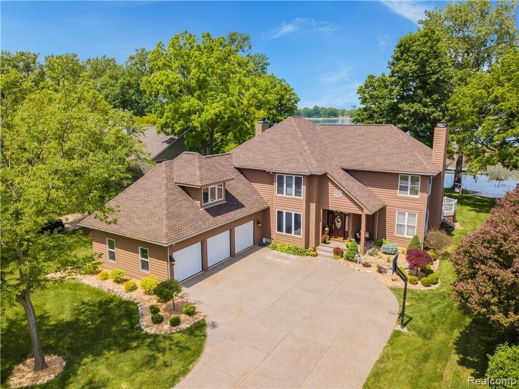 18016 Meridian Road Grosse Ile, MI 48138 - Photo 2 of 36 31.jpg