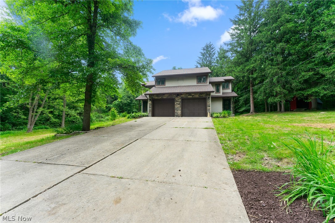 6881 Chestnut-Ridge Road Hubbard, OH 44425 - Photo 45 of 46 View of front of property featuring a garage and a front lawn