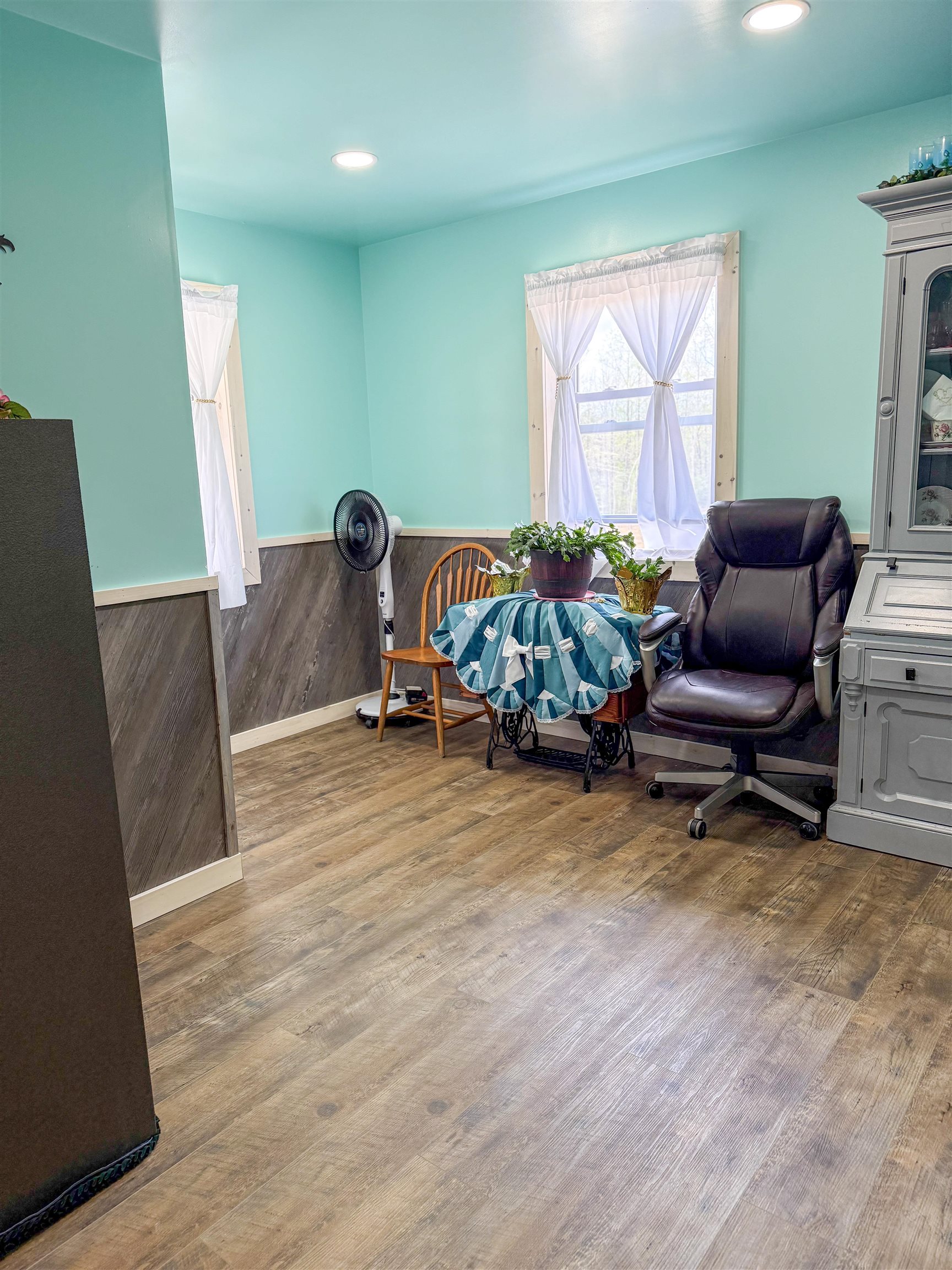 625 Atchison Road Springville, TN 38256 - Photo 26 of 40 a living room with furniture and a window