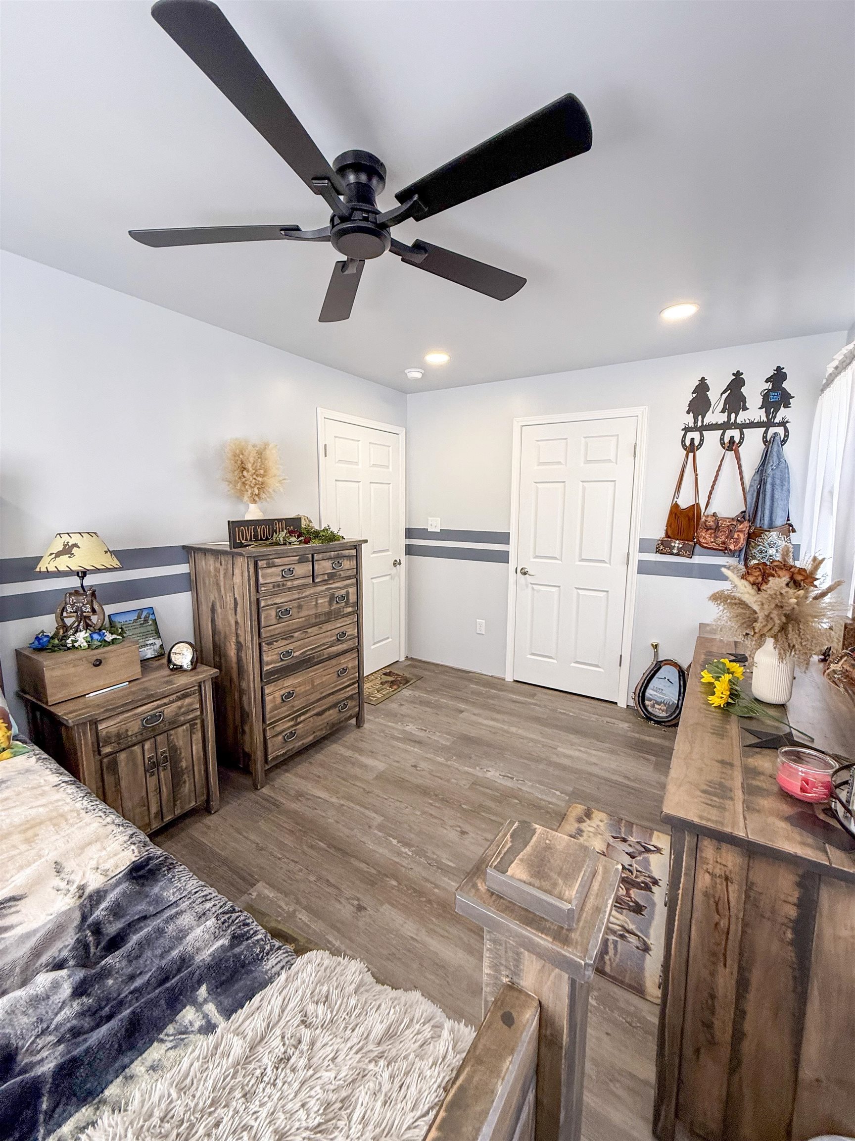 625 Atchison Road Springville, TN 38256 - Photo 28 of 40 a bedroom with a bed and dresser