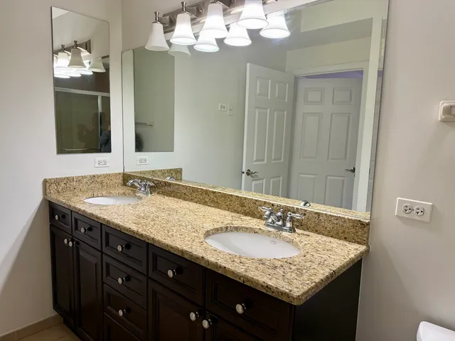 $2,400 | 455 West Wood Street, Unit 212, Palatine, IL 60067