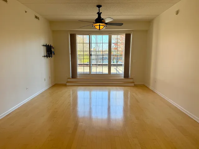 $2,400 | 455 West Wood Street, Unit 212, Palatine, IL 60067