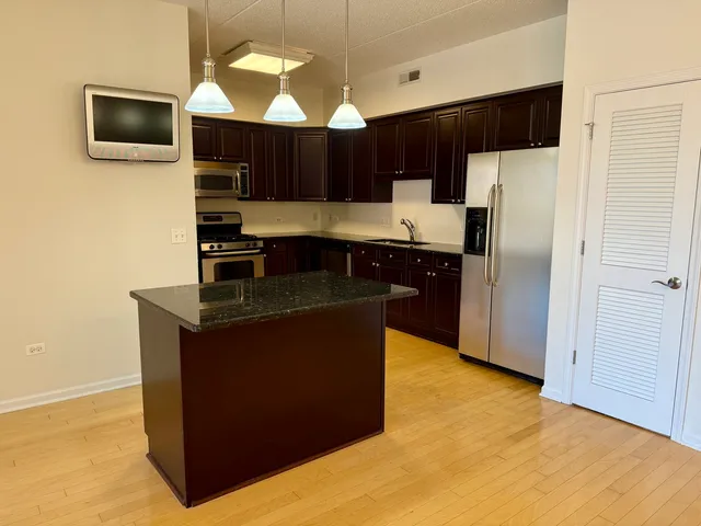 $2,400 | 455 West Wood Street, Unit 212, Palatine, IL 60067