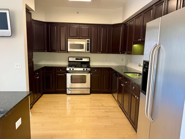 $2,400 | 455 West Wood Street, Unit 212, Palatine, IL 60067