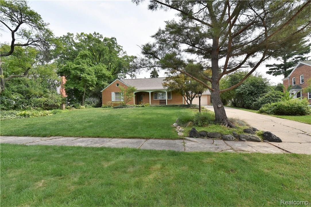 1921 Colchester Road Flint, MI 48503 - Photo 1 of 44 DSC_6582.JPG