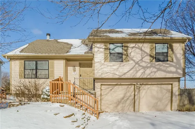 $2,205 | 1126 East Elizabeth Street, Olathe, KS 66061