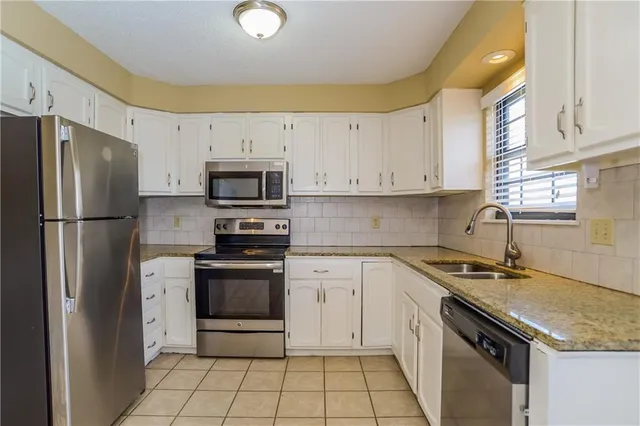 $2,205 | 1126 East Elizabeth Street, Olathe, KS 66061