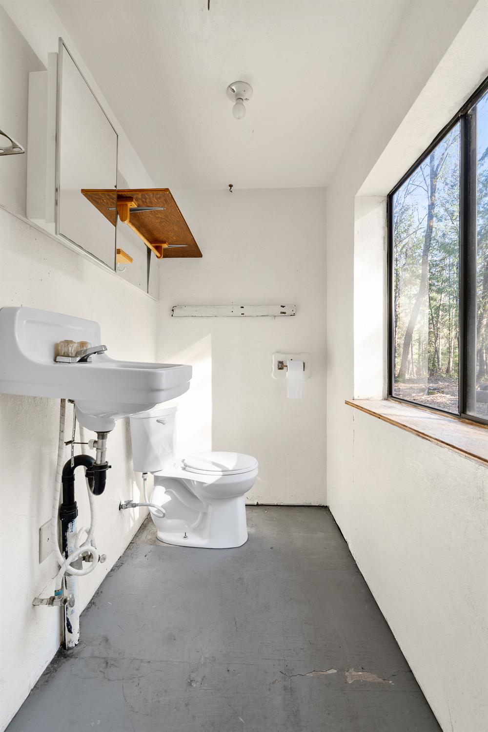 5498 Platt Mountain Road Forest Ranch, CA 95942 - Photo 35 of 59 Bathroom for Garage