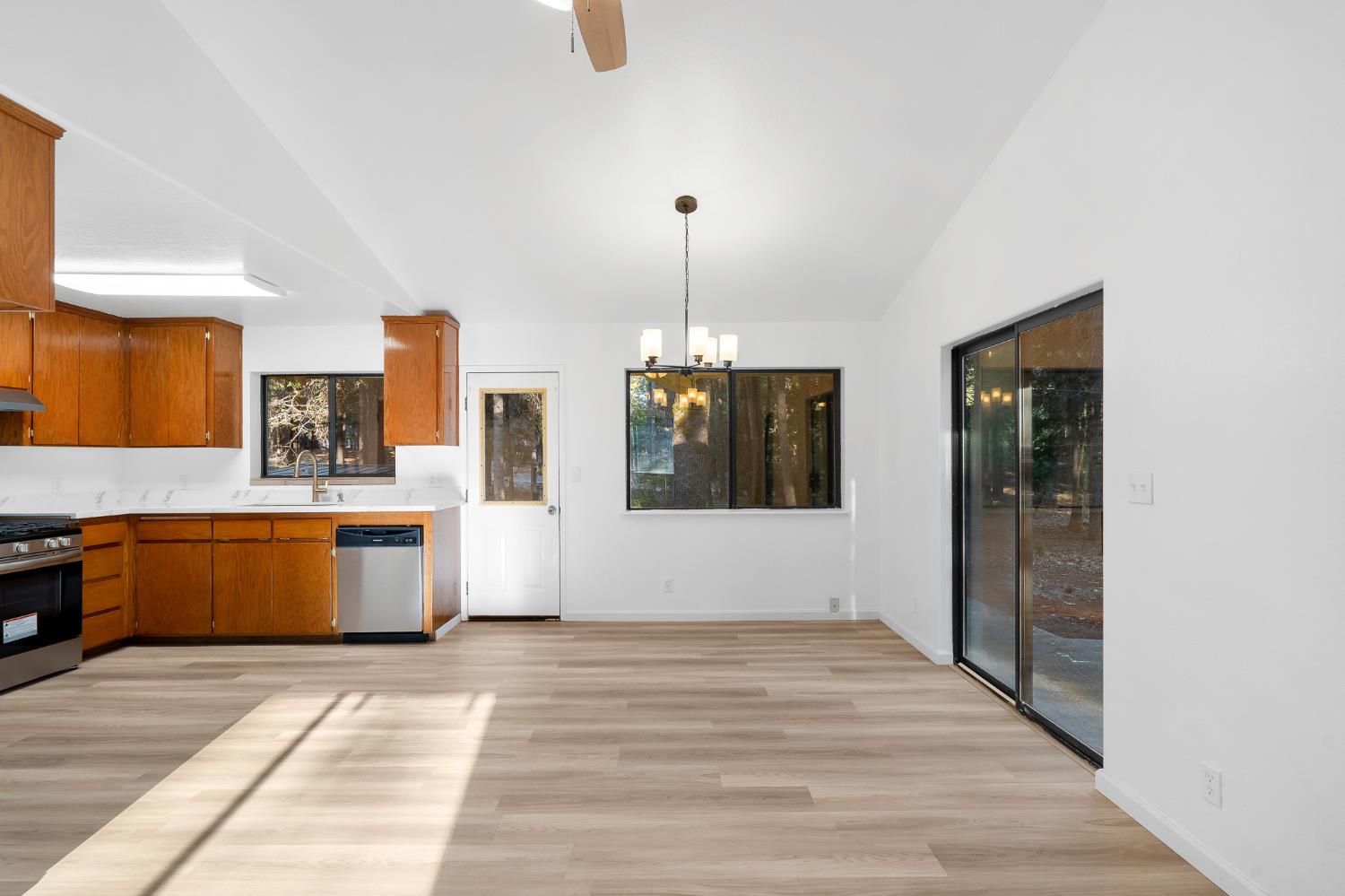 5498 Platt Mountain Road Forest Ranch, CA 95942 - Photo 4 of 59 Dining Room