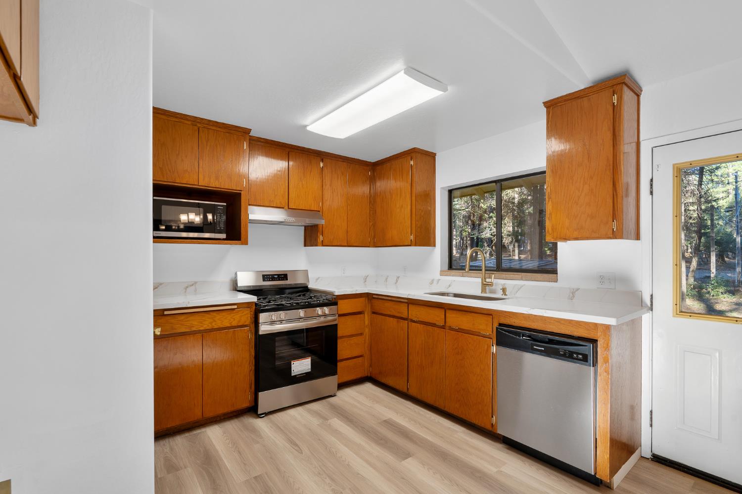5498 Platt Mountain Road Forest Ranch, CA 95942 - Photo 6 of 59 Kitchen with Quarts Countertops