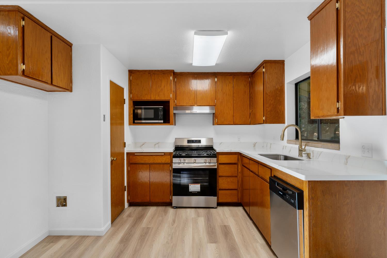 5498 Platt Mountain Road Forest Ranch, CA 95942 - Photo 7 of 59 Kitchen with New Appliances
