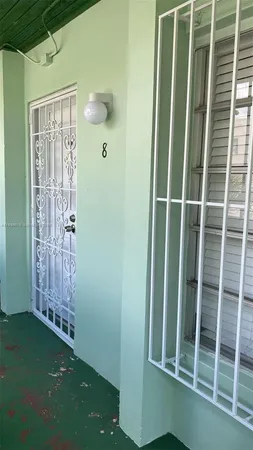 $1,600 | 701 South Royal Poinciana Boulevard, Unit 8, Miami Springs, FL 33166