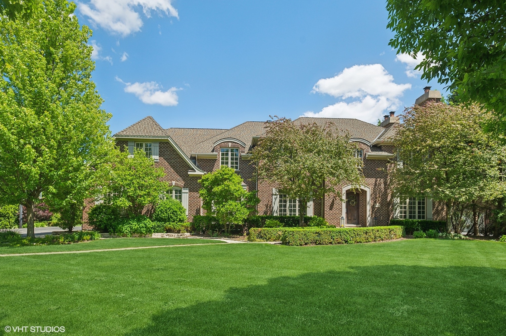 a view of a house with a backyard