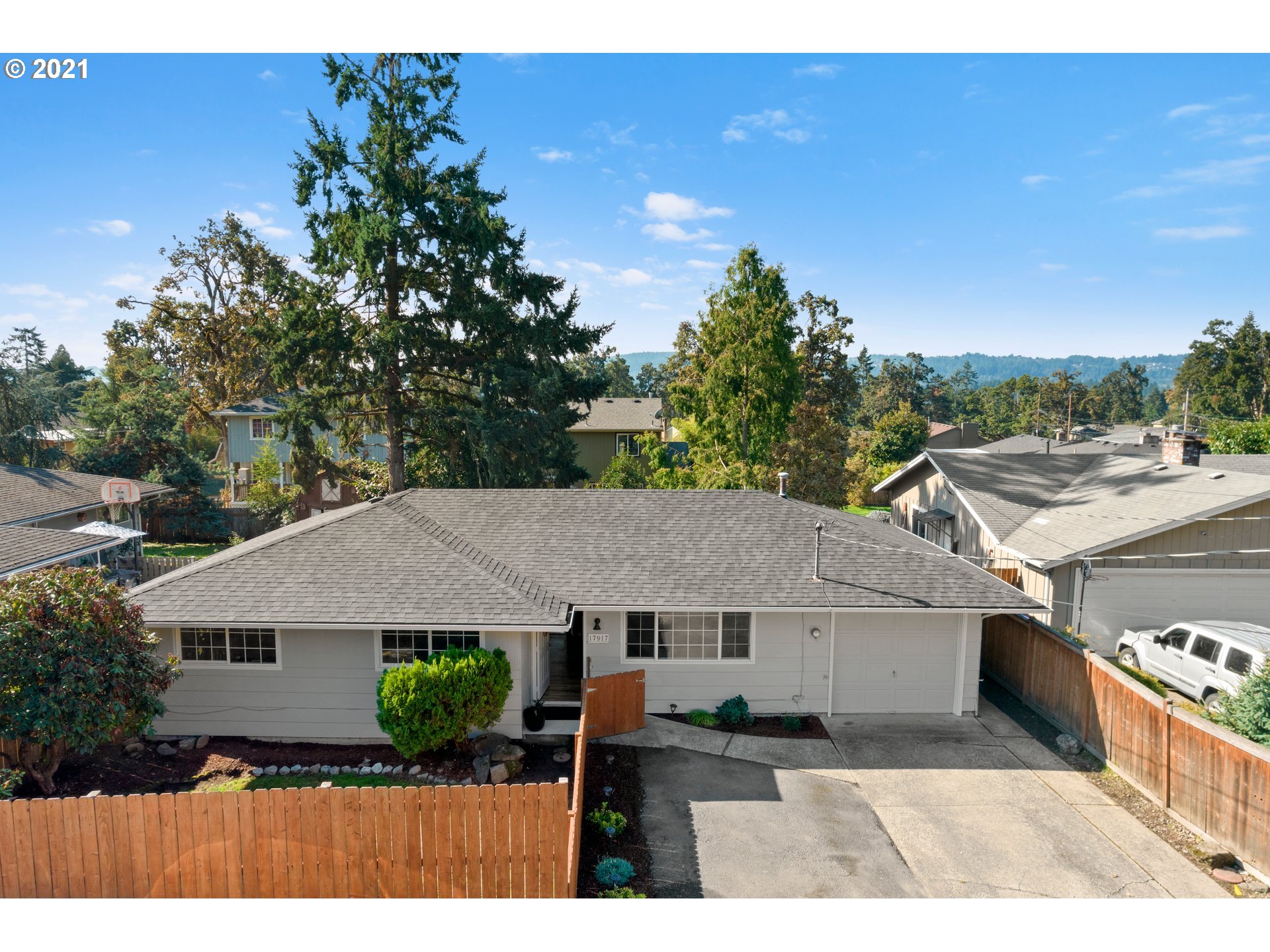 17917 Oatfield Road Gladstone, OR 97027 - Photo 1 of 23 Gallery Image 1