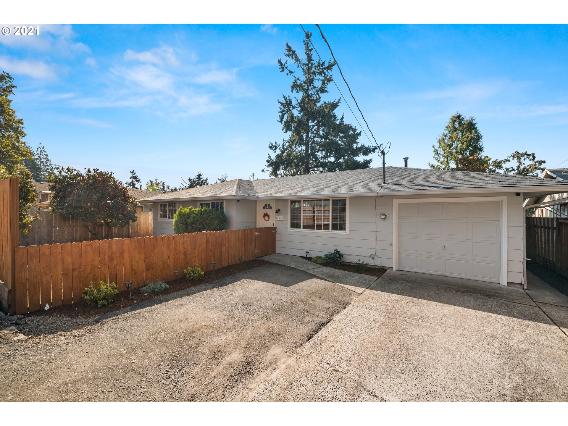 17917 Oatfield Road Gladstone, OR 97027 - Photo 2 of 23 Gallery Image 2
