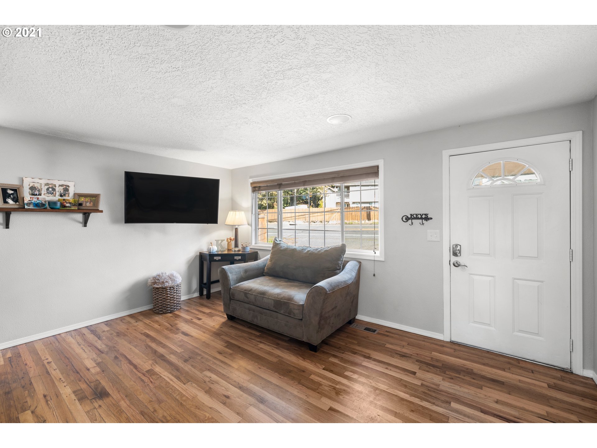 17917 Oatfield Road Gladstone, OR 97027 - Photo 4 of 23 Gallery Image 4
