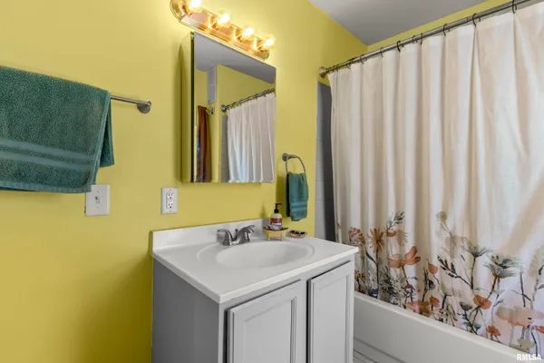 $99,900 | 1217 West Gilbert Avenue, Peoria, IL 61604