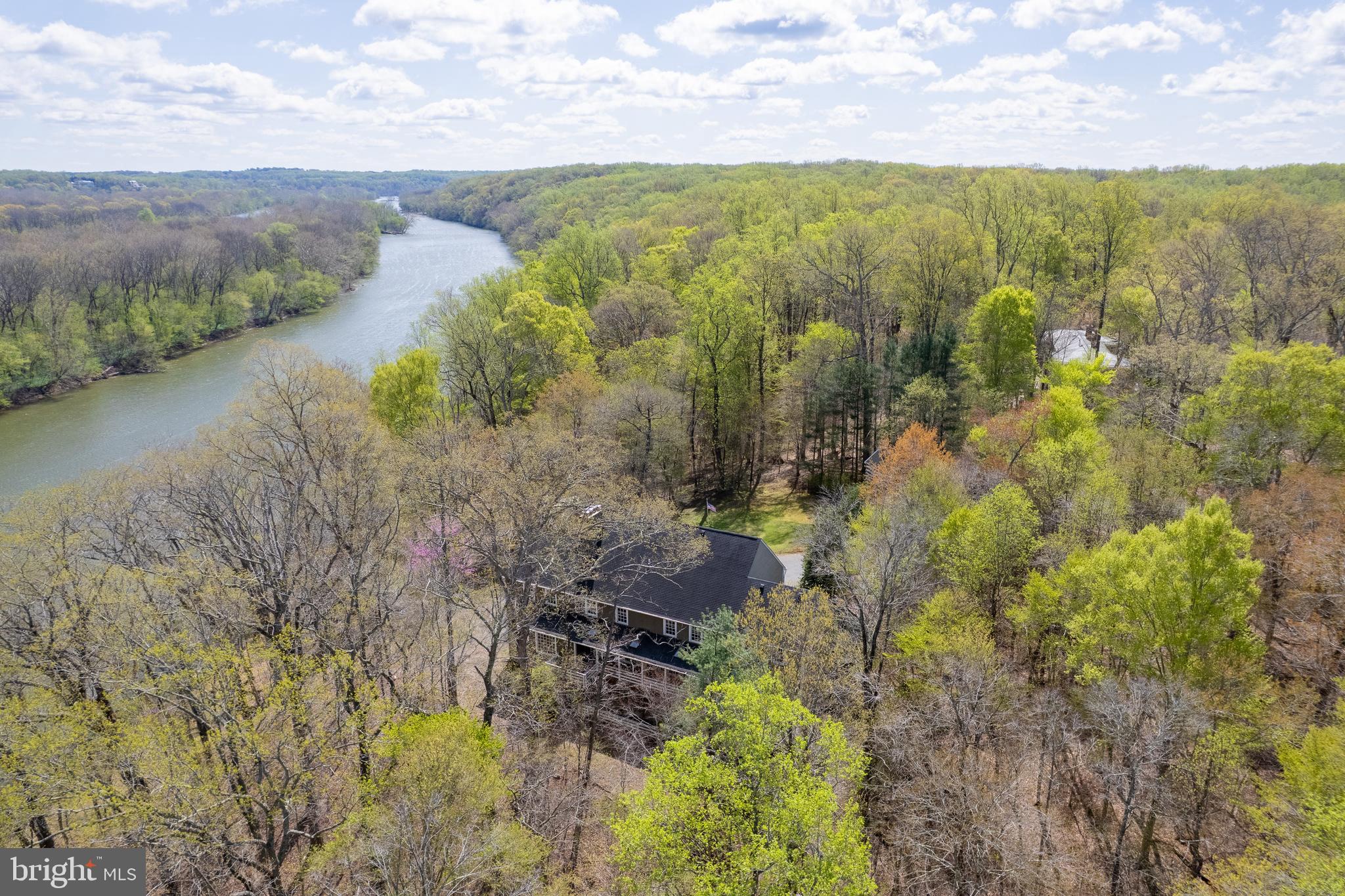 121 Yarnick Road Great Falls, VA 22066 - Photo 4 of 104