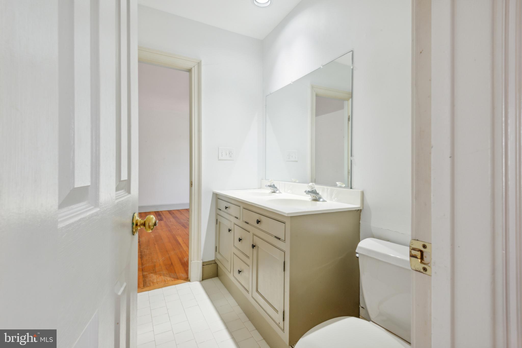 121 Yarnick Road Great Falls, VA 22066 - Photo 46 of 104