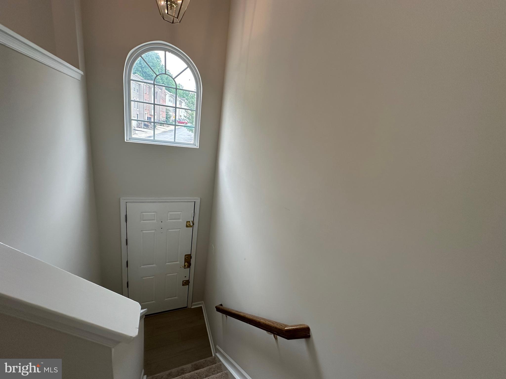 7076 Water Oak Road, Unit 196 Elkridge, MD 21075 - Photo 23 of 31 Foyer