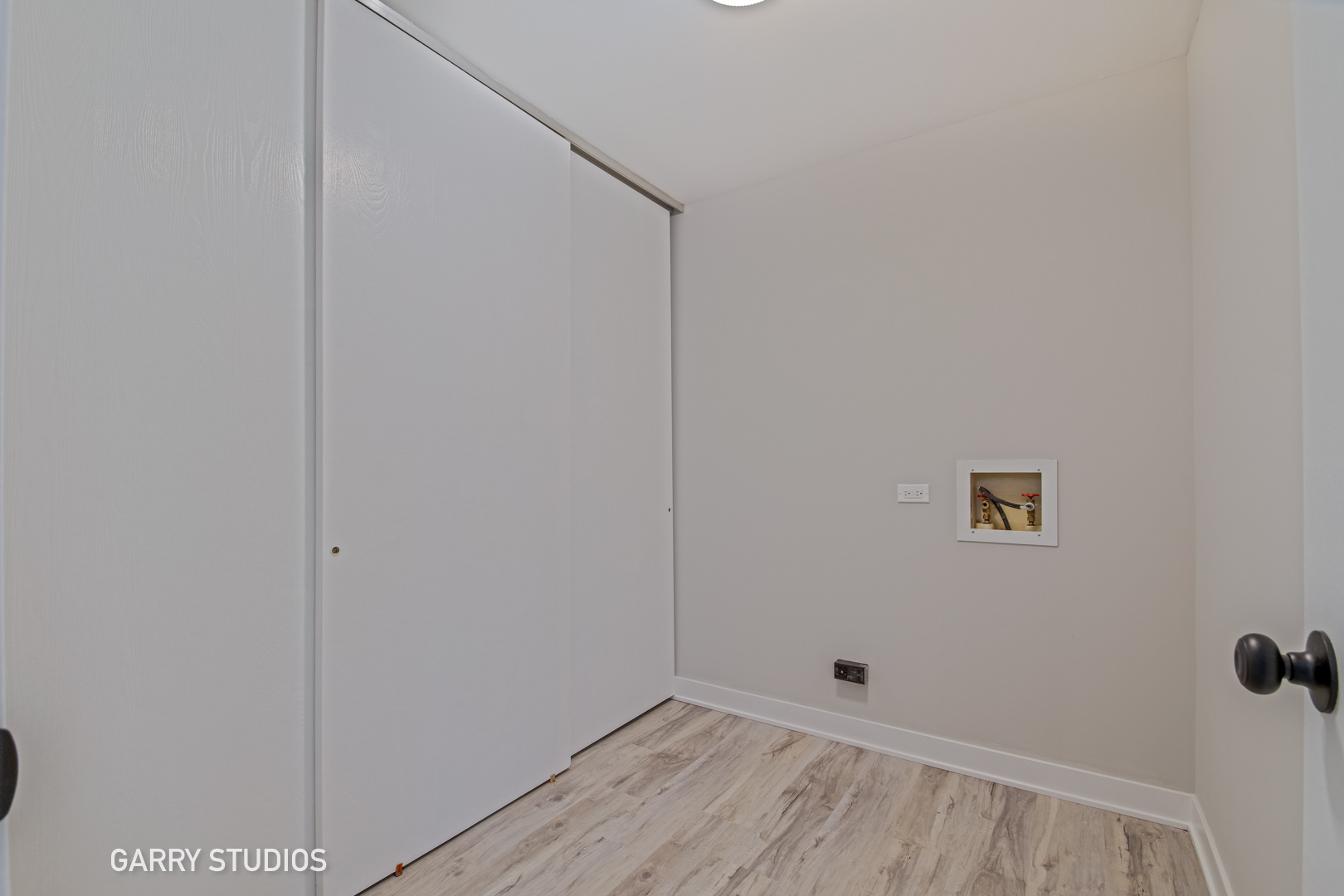 1460 Stonebridge Circle, Unit G9 Wheaton, IL 60189 - Photo 12 of 14 a view of small space with wooden floor