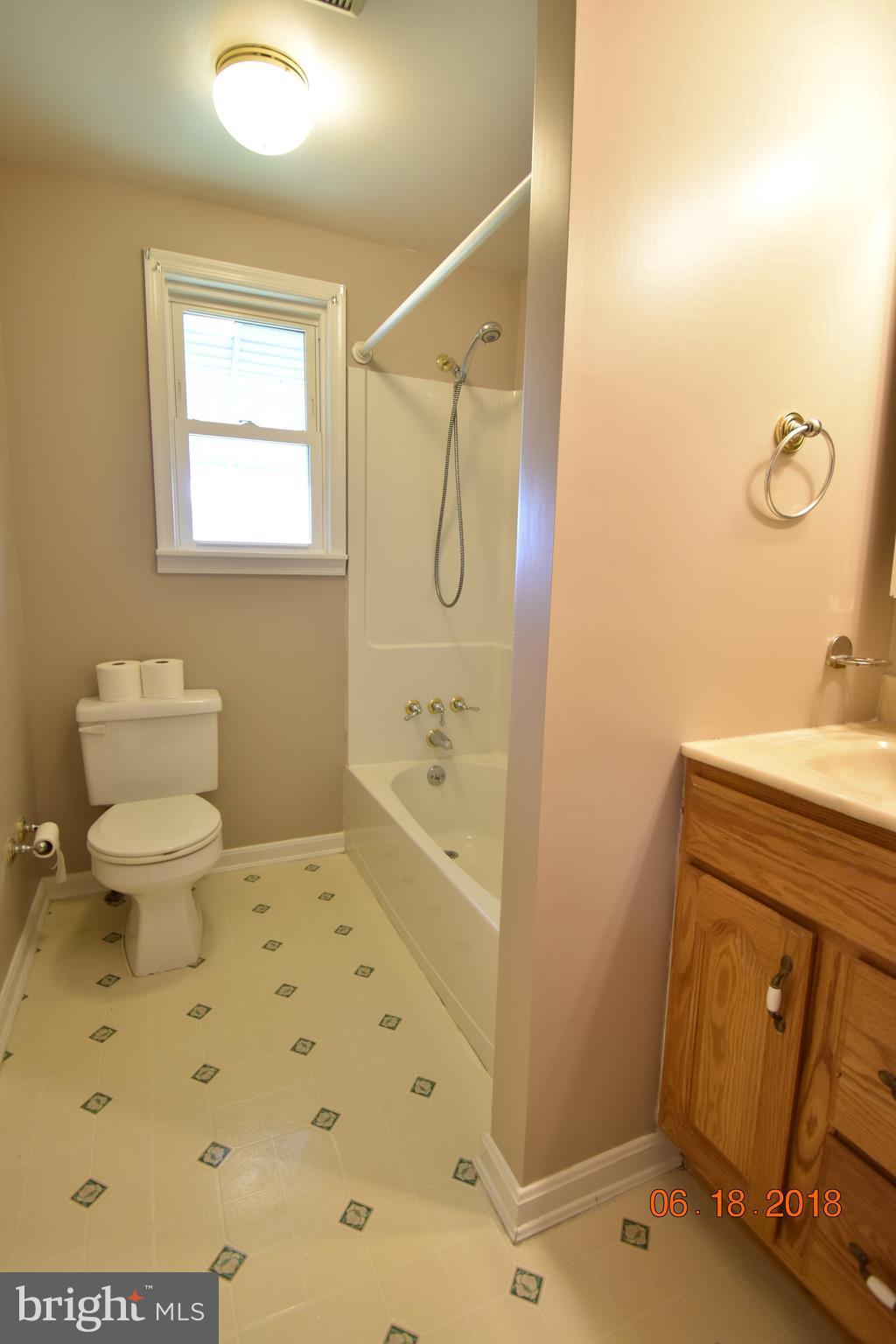 1516 Denton Road Baltimore, MD 21221 - Photo 14 of 30 Bath