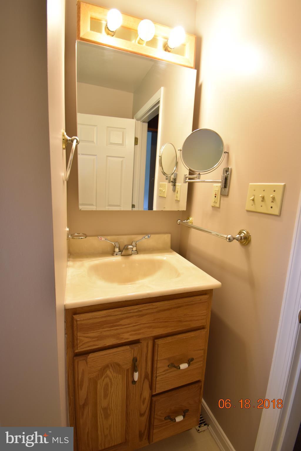 1516 Denton Road Baltimore, MD 21221 - Photo 15 of 30 Bath