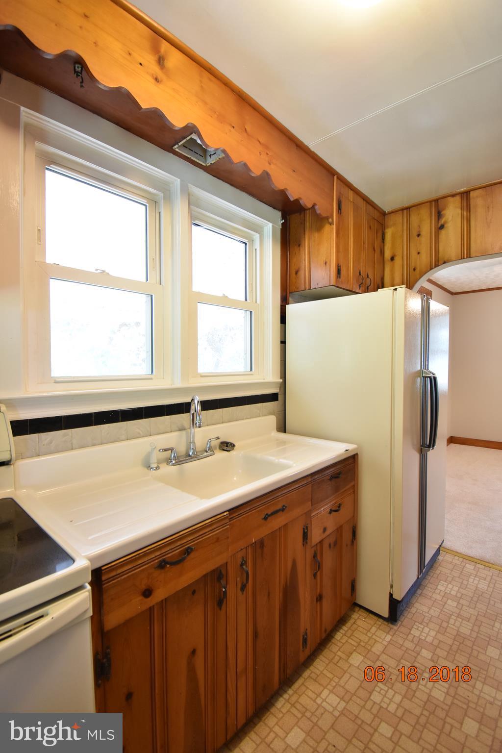 1516 Denton Road Baltimore, MD 21221 - Photo 16 of 30 Kitchen