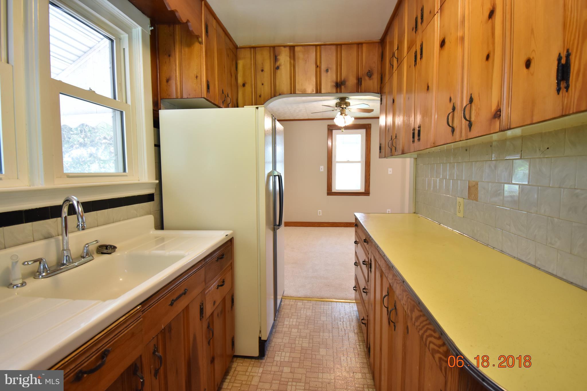 1516 Denton Road Baltimore, MD 21221 - Photo 17 of 30 Kitchen
