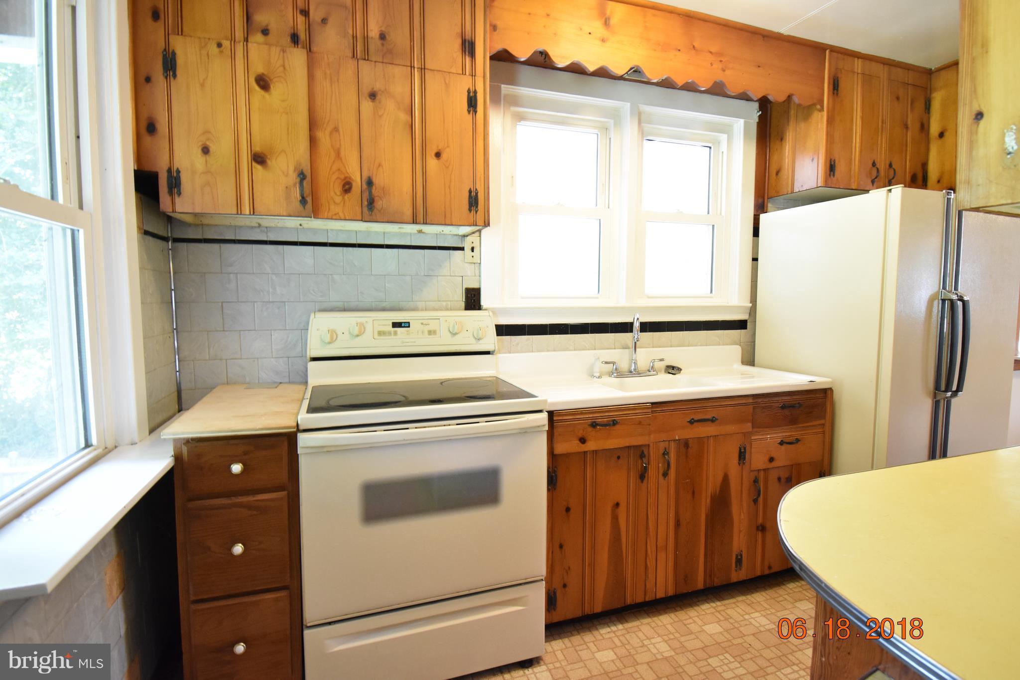 1516 Denton Road Baltimore, MD 21221 - Photo 18 of 30 Kitchen
