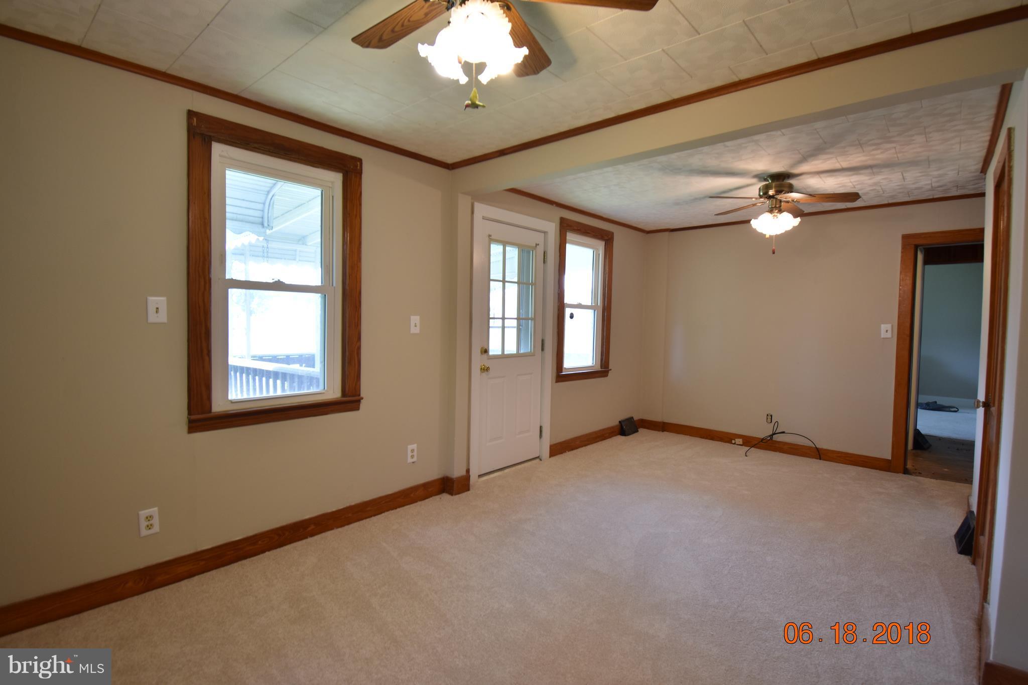 1516 Denton Road Baltimore, MD 21221 - Photo 6 of 30 Family Room